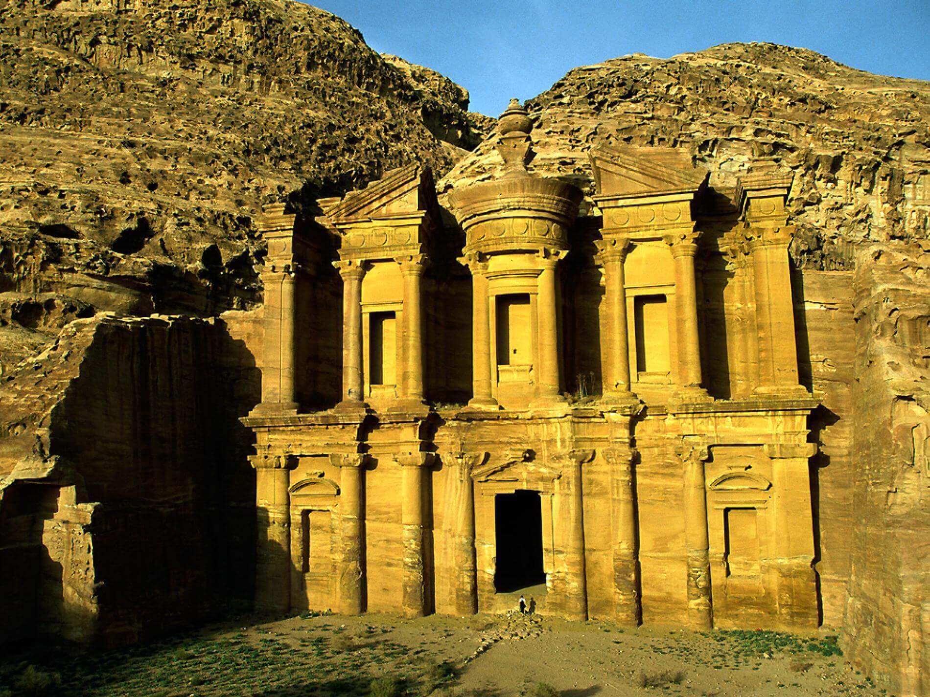 Free transportation to the Rose city of Petra